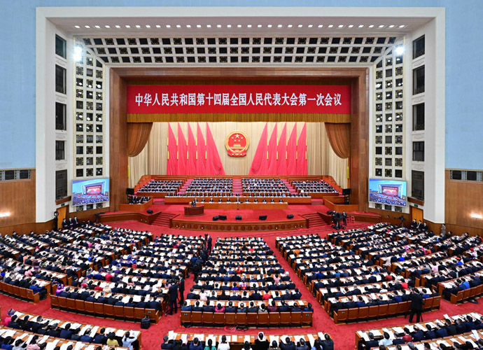 十四屆全國人大一次會議在京開幕 習近平等在主席臺就座